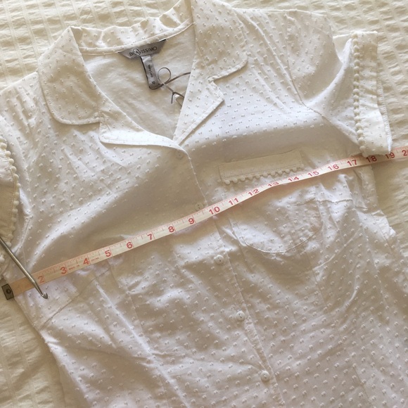 Retro White Buttonup - Picture 3 of 11